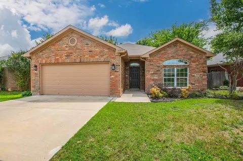10513 Fossil Hill Dr, Fort Worth, TX 76131
