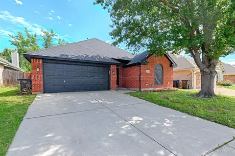 8737 San Joaquin Trl, Fort Worth, TX 76118