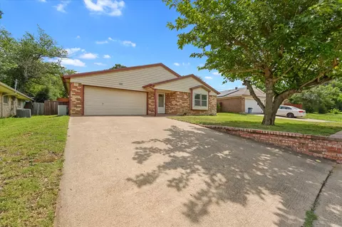 1926 Creek Wood Ct, Irving, TX 75060