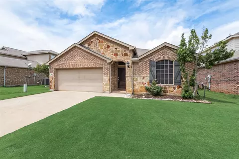 8221 Black Hills Trl, Aubrey, TX 76227