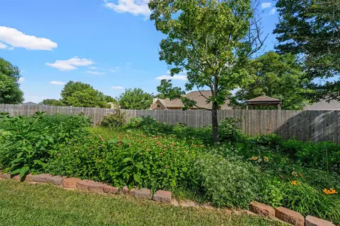 Exterior - 5612 Plantation Dr, Waco, TX 76708 photo 6 of 11