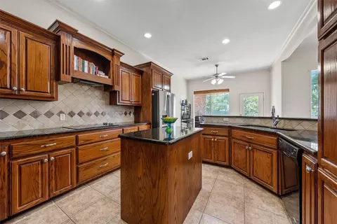 Kitchen - 5612 Plantation Dr, Waco, TX 76708 photo 4 of 4