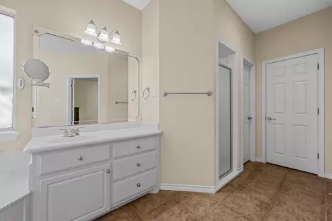 Bath - 5612 Plantation Dr, Waco, TX 76708 photo 2 of 6