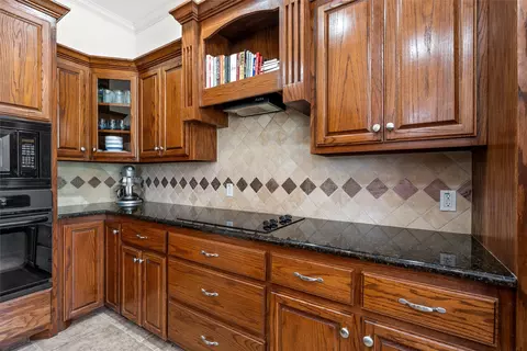 Kitchen - 5612 Plantation Dr, Waco, TX 76708 photo 2 of 4