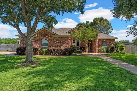 Exterior - 5612 Plantation Dr, Waco, TX 76708 photo 2 of 11