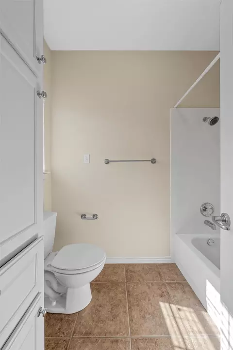 Bath - 5612 Plantation Dr, Waco, TX 76708 photo 5 of 6