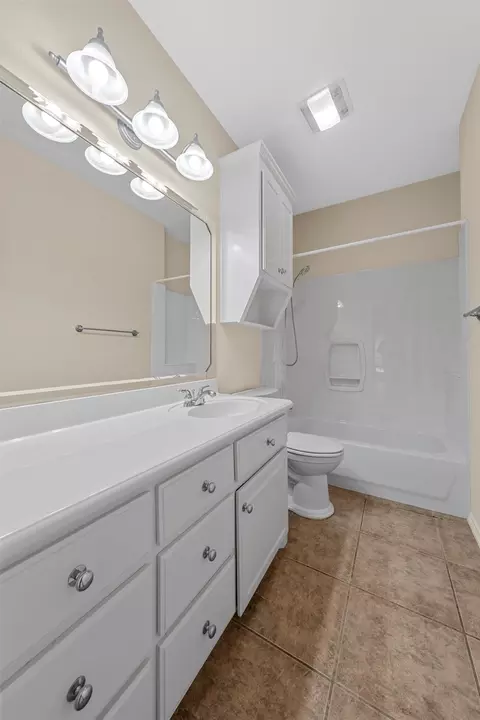 Bath - 5612 Plantation Dr, Waco, TX 76708 photo 6 of 6