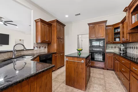 Kitchen - 5612 Plantation Dr, Waco, TX 76708 photo 3 of 4