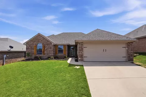 1013 Inverness Dr, Weatherford, TX 76086