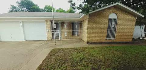 6421 Melinda Dr, Forest Hill, TX 76119