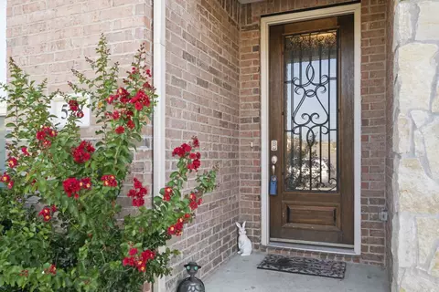 528 Retama Dr, Fort Worth, TX 76108