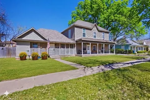 909 W Chestnut St, Denison, TX 75020