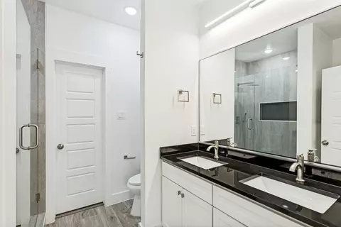 Bath - 901 E Devitt St, Fort Worth, TX 76110 photo 1 of 2