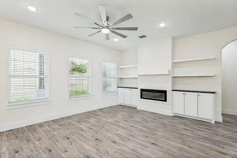Living - 901 E Devitt St, Fort Worth, TX 76110 photo 2 of 3