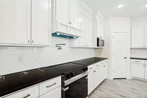 Kitchen - 901 E Devitt St, Fort Worth, TX 76110 photo 2 of 5