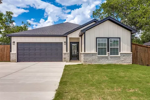 901 E Devitt St, Fort Worth, TX 76110