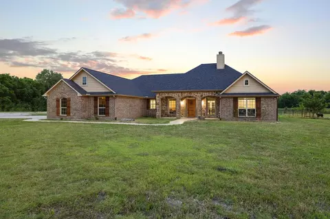 460 County Road 4421, Trenton, TX 75490