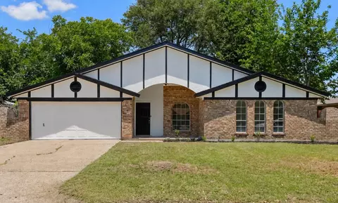 2004 Pebblecreek Dr, Cleburne, TX 76033
