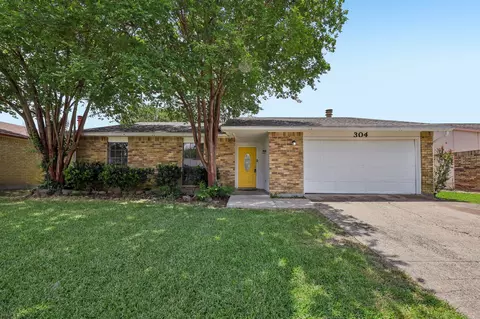 304 Long Canyon Dr, Mesquite, TX 75150