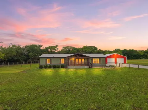 237 County Road 4927, Trenton, TX 75490