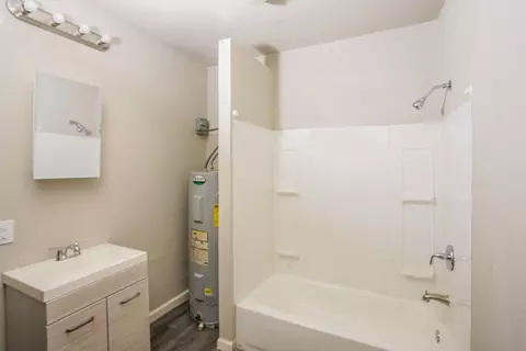 Bath - 2402 Summer Ave, Waco, TX 76708 photo 1 of 2