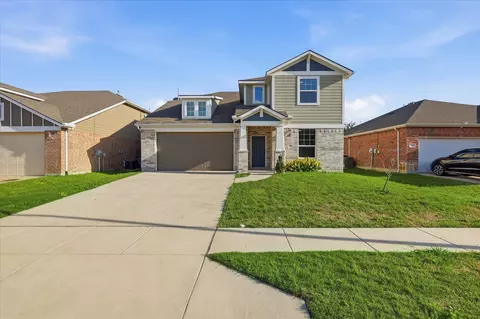 517 High Desert Dr, Fort Worth, TX 76131