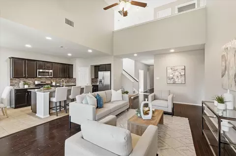 517 High Desert Dr, Fort Worth, TX 76131