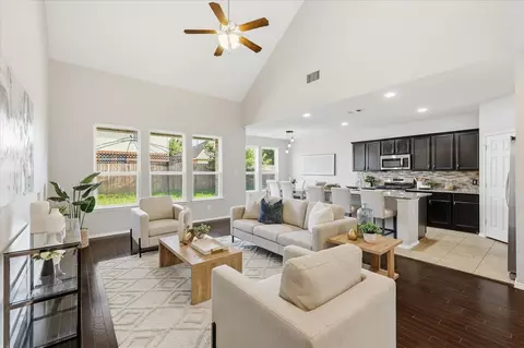 517 High Desert Dr, Fort Worth, TX 76131