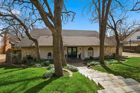 2703 Chinquapin Oak Ln, Arlington, TX 76012