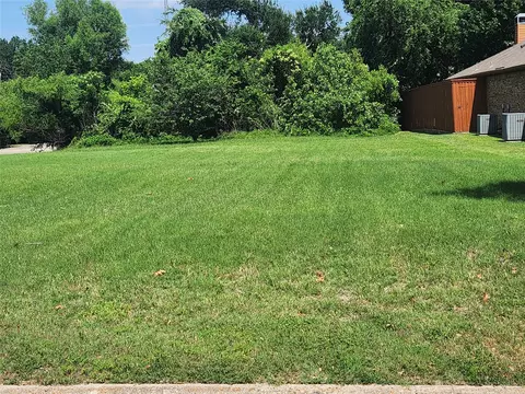 10124 Candlebrook Dr, Dallas, TX 75243