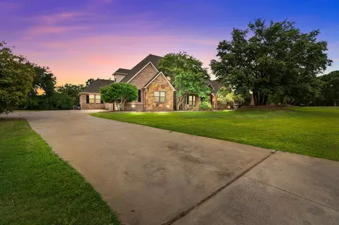 7348 Brady Oaks Dr, Fort Worth, TX 76135