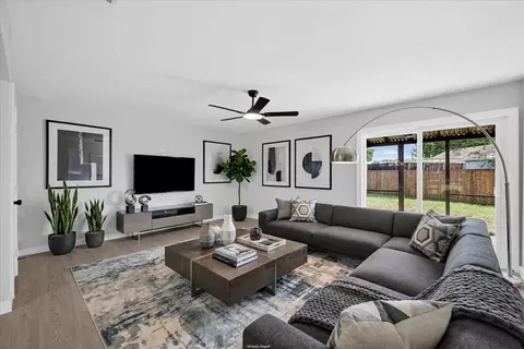 901 Huntington Dr, Lewisville, TX 75067