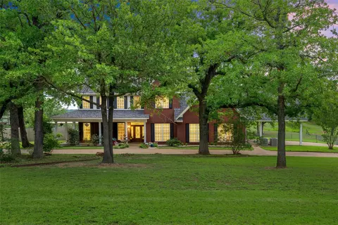 290 Bolton Cir, West, TX 76691