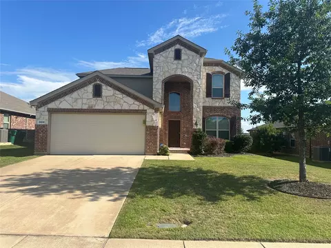 8404 Sioux Trl, Aubrey, TX 76227