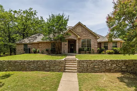111 Florine Ct, Hudson Oaks, TX 76087