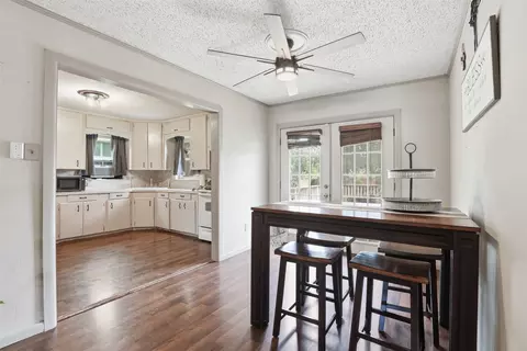4304 Hodgkins Rd, Lake Worth, TX 76135