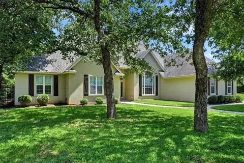 102 Manders Ct, Runaway Bay, TX 76426