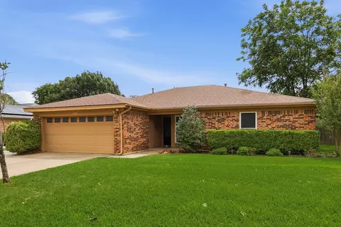 1104 Monterrey St, Bedford, TX 76022