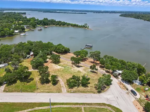 8501 Heron Dr, Fort Worth, TX 76108
