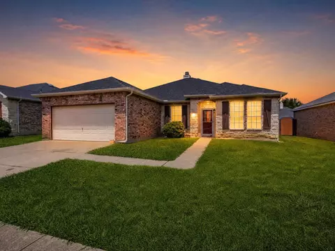8221 Atherton St, Arlington, TX 76002