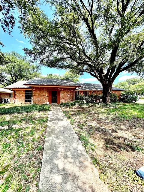 1815 Lakemont Dr, Arlington, TX 76013