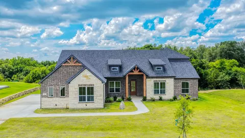 2001 Woodland Rd, Weatherford, TX 76088