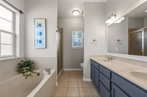 Bath - 4408 Lacey Cir, Waco, TX 76708 photo 1 of 2