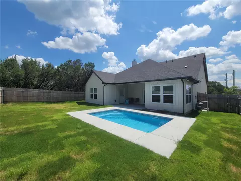 4825 Wichita St, Granbury, TX 76048