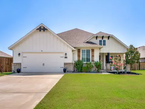Exterior - 116 Kens Ct, Pilot Point, TX 76258 photo 2 of 6