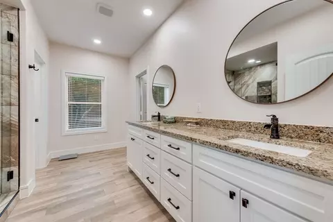 Bath - 11167 Plainview Rd, Krum, TX 76249 photo 3 of 6
