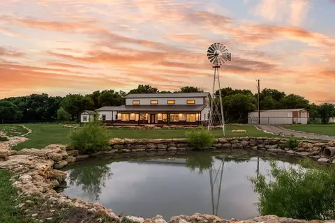 Exterior - 11167 Plainview Rd, Krum, TX 76249 photo 2 of 7