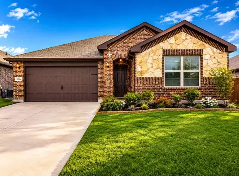 1016 Eastland Ln, Aubrey, TX 76227