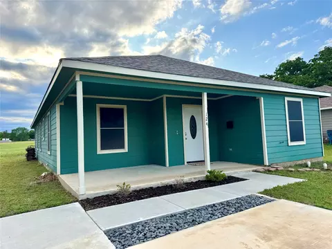 124 Oakwood St, Chico, TX 76431
