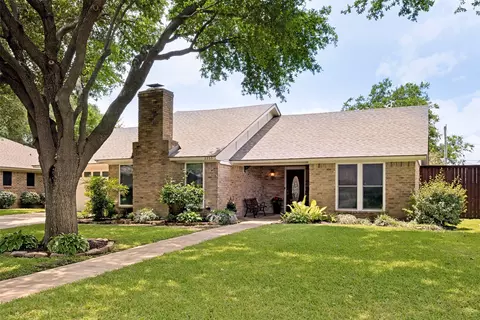2253 Farrington Ln, Hurst, TX 76054